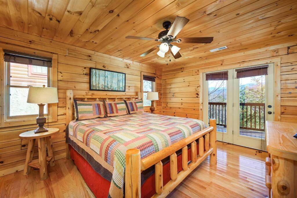 Spacious Smokies Cabin - Hot Tub With Mountain Views Gatlinburg Kültér fotó