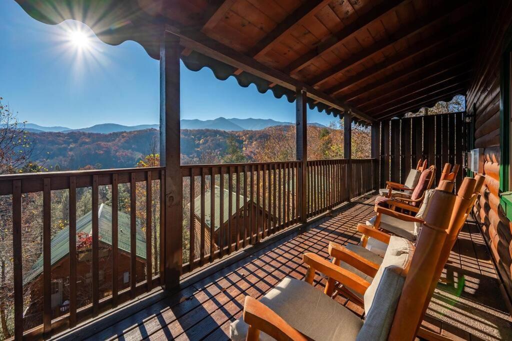 Spacious Smokies Cabin - Hot Tub With Mountain Views Gatlinburg Kültér fotó