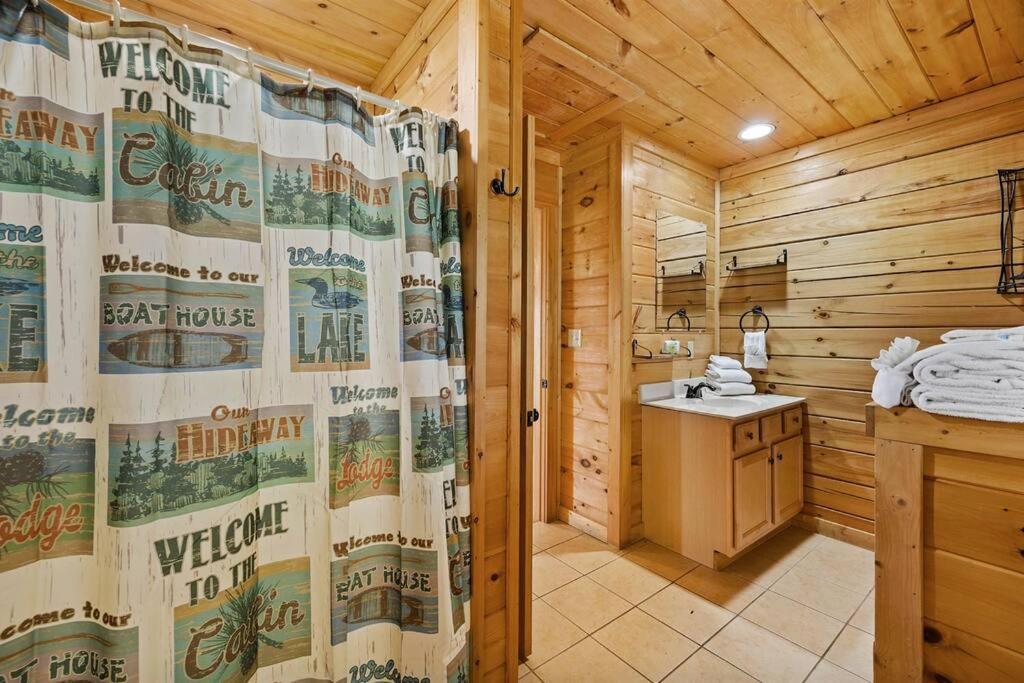 Spacious Smokies Cabin - Hot Tub With Mountain Views Gatlinburg Kültér fotó