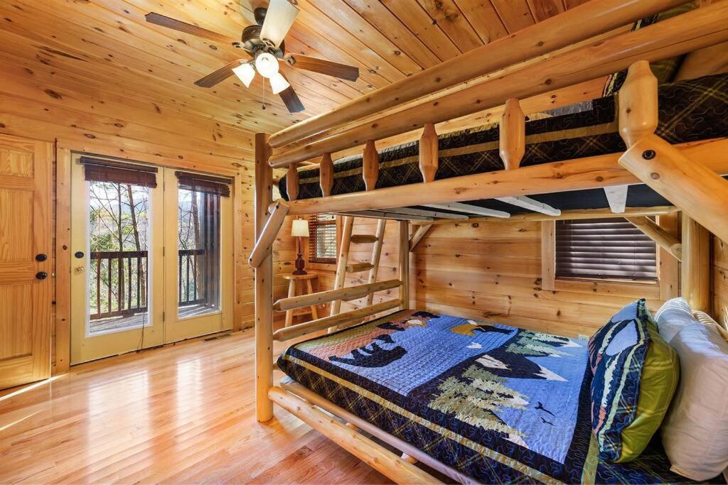 Spacious Smokies Cabin - Hot Tub With Mountain Views Gatlinburg Kültér fotó