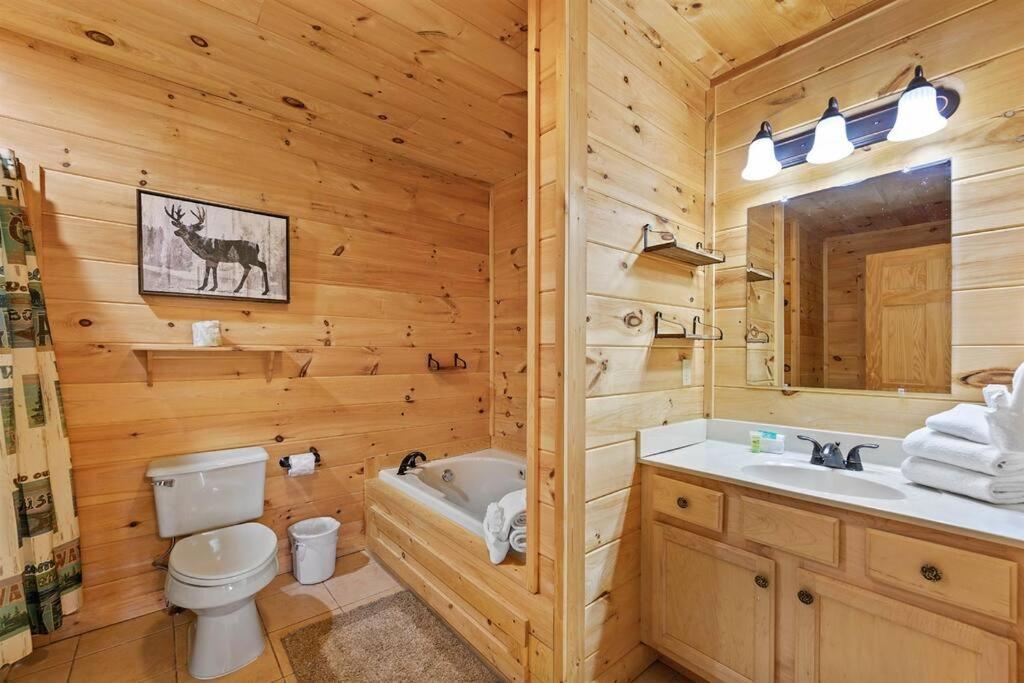 Spacious Smokies Cabin - Hot Tub With Mountain Views Gatlinburg Kültér fotó