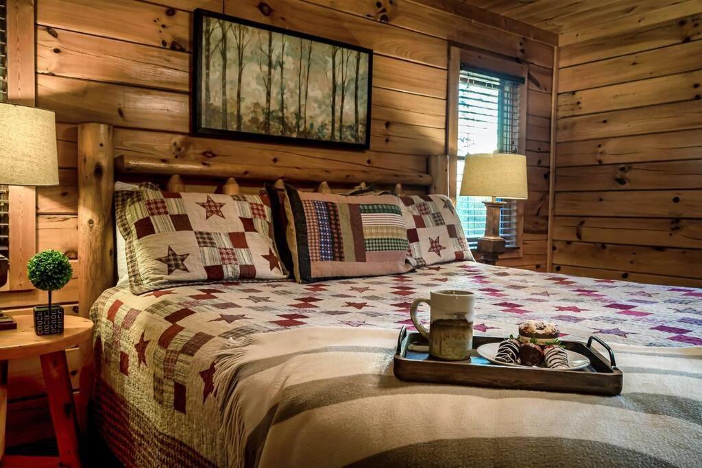 Spacious Smokies Cabin - Hot Tub With Mountain Views Gatlinburg Kültér fotó