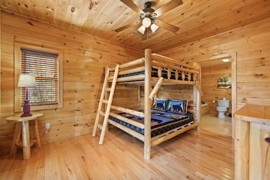 Spacious Smokies Cabin - Hot Tub With Mountain Views Gatlinburg Kültér fotó