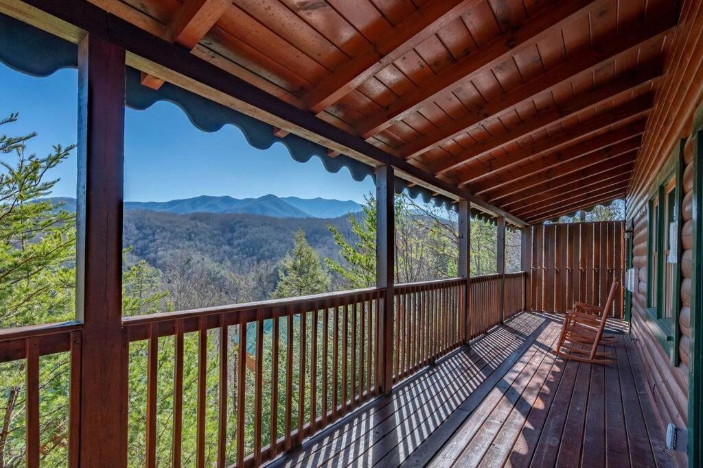 Spacious Smokies Cabin - Hot Tub With Mountain Views Gatlinburg Kültér fotó