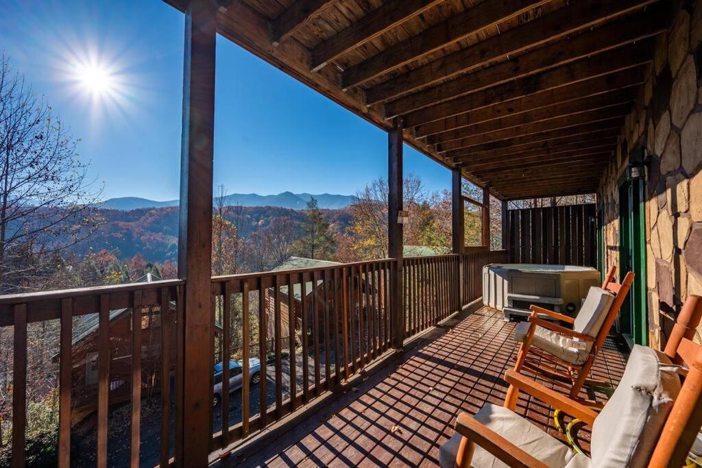 Spacious Smokies Cabin - Hot Tub With Mountain Views Gatlinburg Kültér fotó