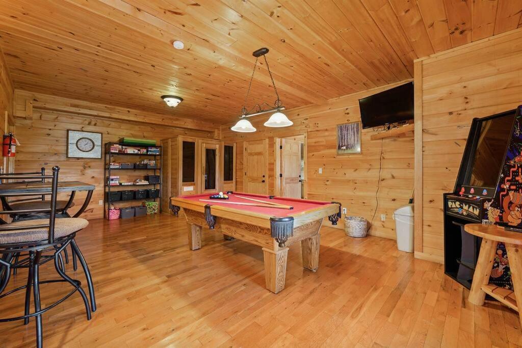 Spacious Smokies Cabin - Hot Tub With Mountain Views Gatlinburg Kültér fotó