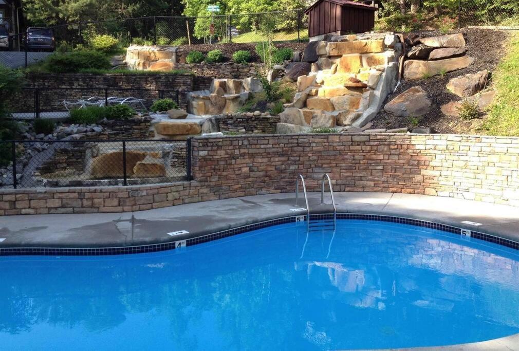Spacious Smokies Cabin - Hot Tub With Mountain Views Gatlinburg Kültér fotó