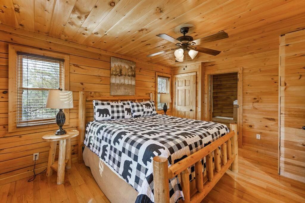 Spacious Smokies Cabin - Hot Tub With Mountain Views Gatlinburg Kültér fotó
