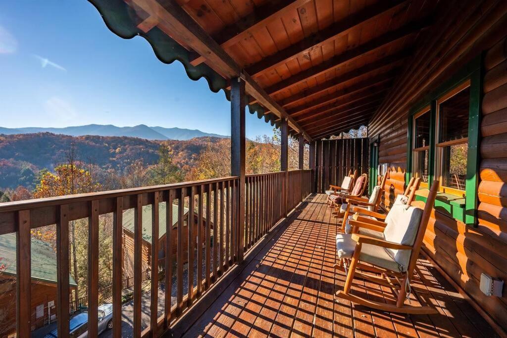 Spacious Smokies Cabin - Hot Tub With Mountain Views Gatlinburg Kültér fotó