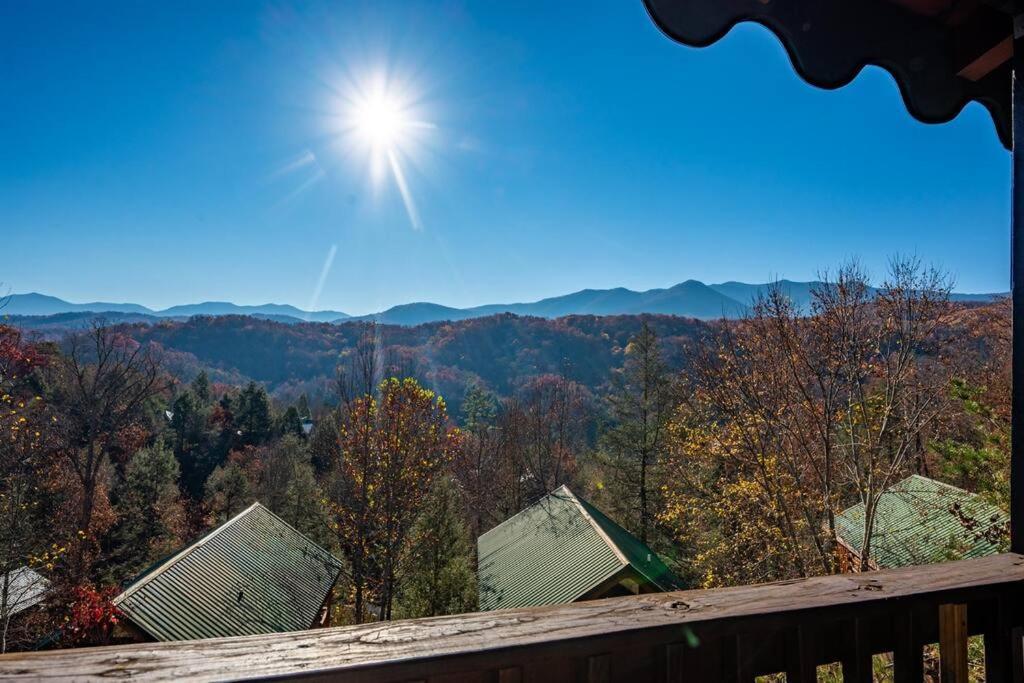 Spacious Smokies Cabin - Hot Tub With Mountain Views Gatlinburg Kültér fotó