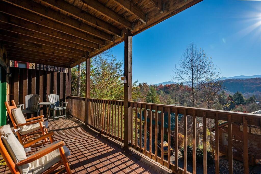 Spacious Smokies Cabin - Hot Tub With Mountain Views Gatlinburg Kültér fotó
