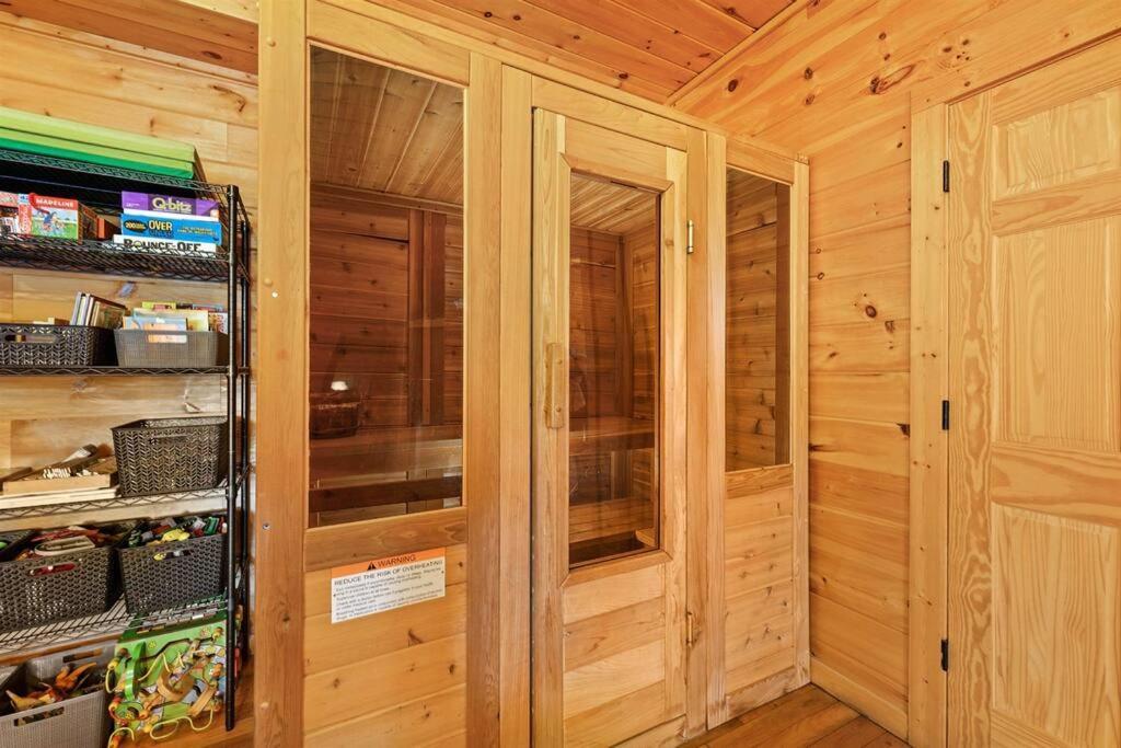 Spacious Smokies Cabin - Hot Tub With Mountain Views Gatlinburg Kültér fotó