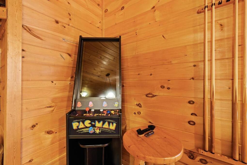 Spacious Smokies Cabin - Hot Tub With Mountain Views Gatlinburg Kültér fotó